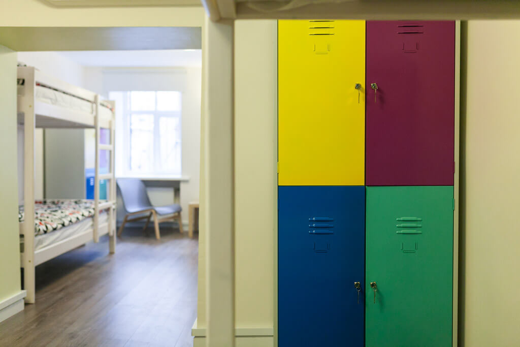 Установка шкафов в хостел Meeting place